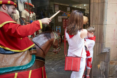 Fotos del recorrido de la Comparsa de Gigantes y Cabezudos de Pamplona del día 9 de julio de San Fermín 2019