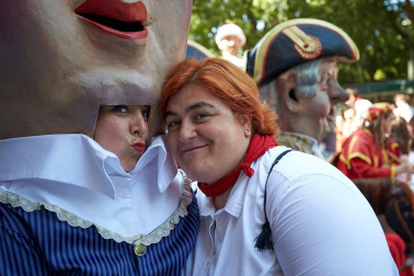 Fotos del recorrido de la Comparsa de Gigantes y Cabezudos de Pamplona del día 9 de julio de San Fermín 2019