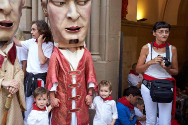 Fotos del recorrido de la Comparsa de Gigantes y Cabezudos de Pamplona del día 9 de julio de San Fermín 2019