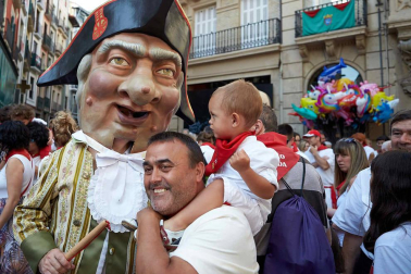 Fotos del recorrido de la Comparsa de Gigantes y Cabezudos de Pamplona del día 9 de julio de San Fermín 2019