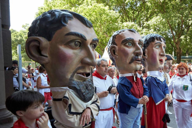 Fotos del recorrido de la Comparsa de Gigantes y Cabezudos de Pamplona del día 9 de julio de San Fermín 2019