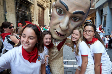 Fotos del recorrido de la Comparsa de Gigantes y Cabezudos de Pamplona del día 9 de julio de San Fermín 2019