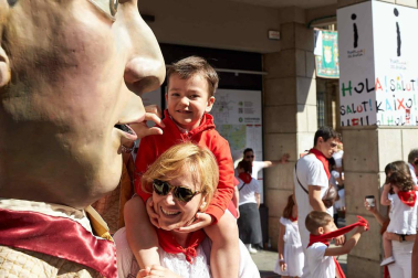 Fotos del recorrido de la Comparsa de Gigantes y Cabezudos de Pamplona del día 9 de julio de San Fermín 2019