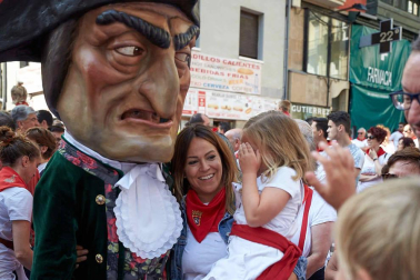 Fotos del recorrido de la Comparsa de Gigantes y Cabezudos de Pamplona del día 9 de julio de San Fermín 2019