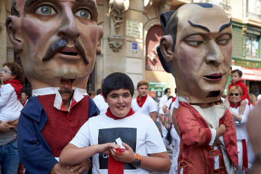 Fotos del recorrido de la Comparsa de Gigantes y Cabezudos de Pamplona del día 9 de julio de San Fermín 2019