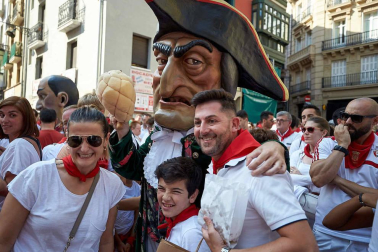 Fotos del recorrido de la Comparsa de Gigantes y Cabezudos de Pamplona del día 9 de julio de San Fermín 2019