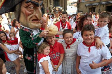 Fotos del recorrido de la Comparsa de Gigantes y Cabezudos de Pamplona del día 9 de julio de San Fermín 2019