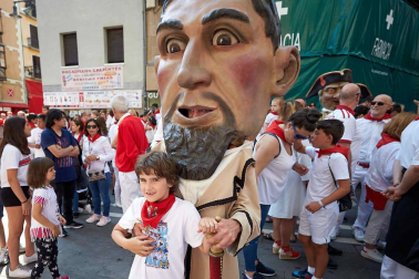 Fotos del recorrido de la Comparsa de Gigantes y Cabezudos de Pamplona del día 9 de julio de San Fermín 2019