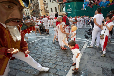 Fotos del recorrido de la Comparsa de Gigantes y Cabezudos de Pamplona del día 9 de julio de San Fermín 2019