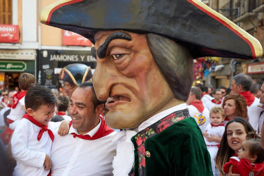 Fotos del recorrido de la Comparsa de Gigantes y Cabezudos de Pamplona del día 9 de julio de San Fermín 2019