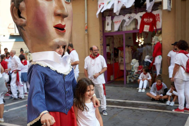 Fotos del recorrido de la Comparsa de Gigantes y Cabezudos de Pamplona del día 9 de julio de San Fermín 2019