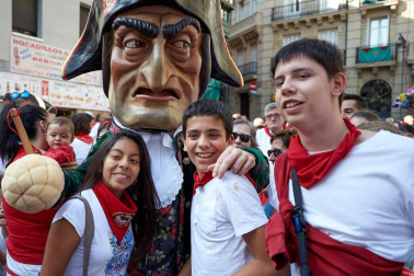 Fotos del recorrido de la Comparsa de Gigantes y Cabezudos de Pamplona del día 9 de julio de San Fermín 2019