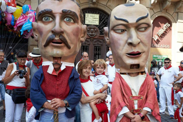 Fotos del recorrido de la Comparsa de Gigantes y Cabezudos de Pamplona del día 9 de julio de San Fermín 2019