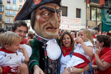 Fotos del recorrido de la Comparsa de Gigantes y Cabezudos de Pamplona del día 9 de julio de San Fermín 2019