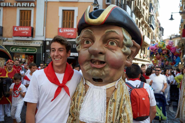 Fotos del recorrido de la Comparsa de Gigantes y Cabezudos de Pamplona del día 9 de julio de San Fermín 2019