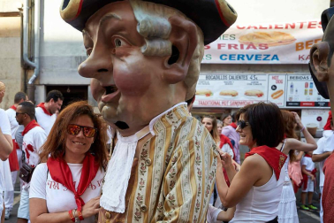 Fotos del recorrido de la Comparsa de Gigantes y Cabezudos de Pamplona del día 9 de julio de San Fermín 2019