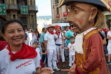 Fotos del recorrido de la Comparsa de Gigantes y Cabezudos de Pamplona del día 9 de julio de San Fermín 2019