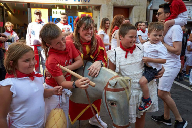 Fotos del recorrido de la Comparsa de Gigantes y Cabezudos de Pamplona del día 9 de julio de San Fermín 2019