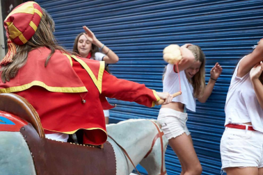 Fotos del recorrido de la Comparsa de Gigantes y Cabezudos de Pamplona del día 9 de julio de San Fermín 2019