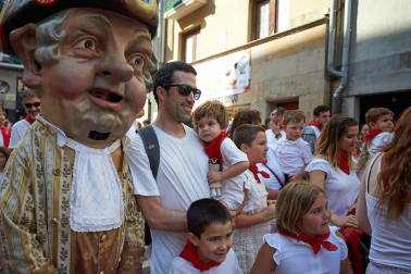 Fotos del recorrido de la Comparsa de Gigantes y Cabezudos de Pamplona del día 9 de julio de San Fermín 2019