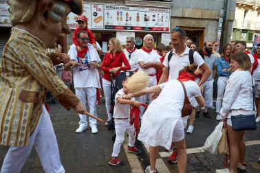 Fotos del recorrido de la Comparsa de Gigantes y Cabezudos de Pamplona del día 9 de julio de San Fermín 2019