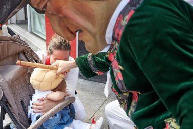 Fotos del recorrido de la Comparsa de Gigantes y Cabezudos de Pamplona del día 9 de julio de San Fermín 2019