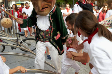 Fotos del recorrido de la Comparsa de Gigantes y Cabezudos de Pamplona del día 9 de julio de San Fermín 2019