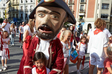 Fotos del recorrido de la Comparsa de Gigantes y Cabezudos de Pamplona del día 9 de julio de San Fermín 2019