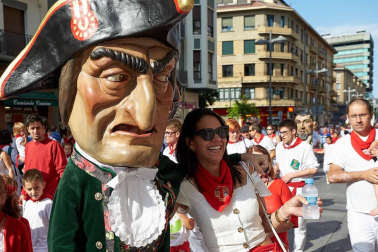 Fotos del recorrido de la Comparsa de Gigantes y Cabezudos de Pamplona del día 9 de julio de San Fermín 2019