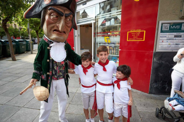 Fotos del recorrido de la Comparsa de Gigantes y Cabezudos de Pamplona del día 9 de julio de San Fermín 2019