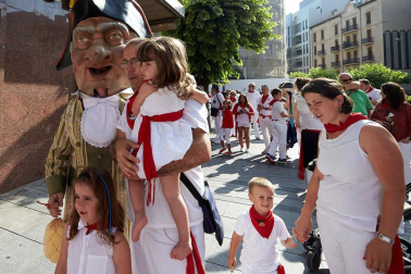 Fotos del recorrido de la Comparsa de Gigantes y Cabezudos de Pamplona del día 9 de julio de San Fermín 2019
