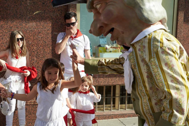 Fotos del recorrido de la Comparsa de Gigantes y Cabezudos de Pamplona del día 9 de julio de San Fermín 2019