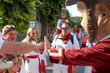 Fotos del recorrido de la Comparsa de Gigantes y Cabezudos de Pamplona del día 9 de julio de San Fermín 2019