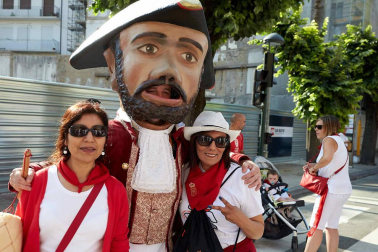 Fotos del recorrido de la Comparsa de Gigantes y Cabezudos de Pamplona del día 9 de julio de San Fermín 2019