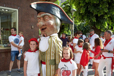 Fotos del recorrido de la Comparsa de Gigantes y Cabezudos de Pamplona del día 9 de julio de San Fermín 2019