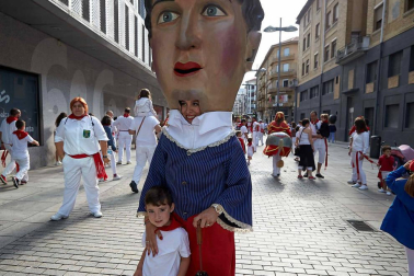 Fotos del recorrido de la Comparsa de Gigantes y Cabezudos de Pamplona del día 9 de julio de San Fermín 2019