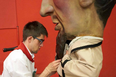 Fotos del recorrido de la Comparsa de Gigantes y Cabezudos de Pamplona del día 9 de julio de San Fermín 2019