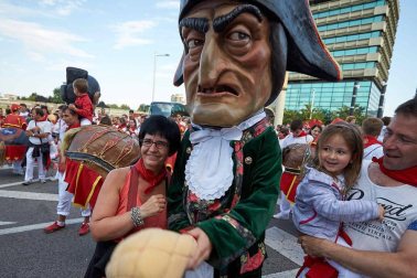 Fotos del recorrido de la Comparsa de Gigantes y Cabezudos de Pamplona del día 9 de julio de San Fermín 2019