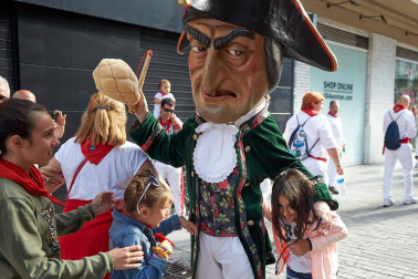 Fotos del recorrido de la Comparsa de Gigantes y Cabezudos de Pamplona del día 9 de julio de San Fermín 2019