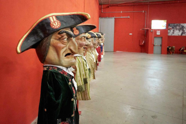 Fotos del recorrido de la Comparsa de Gigantes y Cabezudos de Pamplona del día 9 de julio de San Fermín 2019