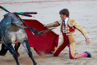 Imágenes de la corrida en la plaza de toros de Pamplona con reses de la ganadería de Miura para los diestros Rafaelillo, Octavio Chacón y Juan Leal.