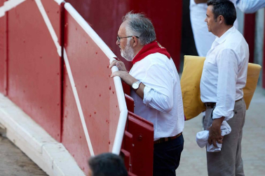 Imágenes de la corrida en la plaza de toros de Pamplona con reses de la ganadería de Miura para los diestros Rafaelillo, Octavio Chacón y Juan Leal.