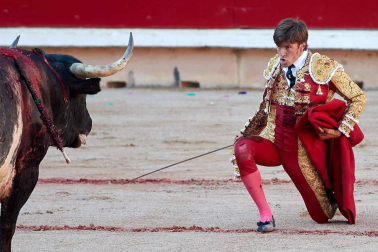 Imágenes de la corrida en la plaza de toros de Pamplona con reses de la ganadería de Miura para los diestros Rafaelillo, Octavio Chacón y Juan Leal.