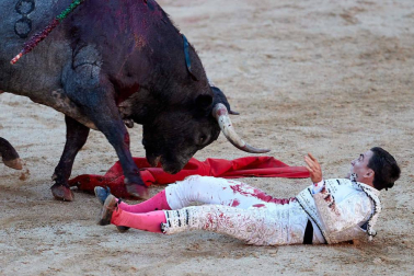 Imágenes de la corrida en la plaza de toros de Pamplona con reses de la ganadería de Miura para los diestros Rafaelillo, Octavio Chacón y Juan Leal.