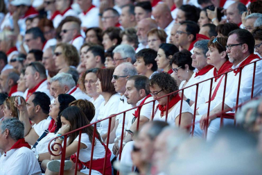 Público asistente a la Plaza de Toros de Pamplona durante la octava corrida de la Feria del Toro 2019 con la ganadería de Miura para los diestros Rafaelillo, Octavio Chacón y Juan Leal.