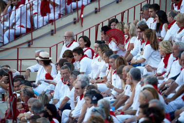 Público asistente a la Plaza de Toros de Pamplona durante la octava corrida de la Feria del Toro 2019 con la ganadería de Miura para los diestros Rafaelillo, Octavio Chacón y Juan Leal.