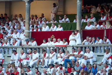 Público asistente a la Plaza de Toros de Pamplona durante la octava corrida de la Feria del Toro 2019 con la ganadería de Miura para los diestros Rafaelillo, Octavio Chacón y Juan Leal.