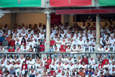 Público asistente a la Plaza de Toros de Pamplona durante la octava corrida de la Feria del Toro 2019 con la ganadería de Miura para los diestros Rafaelillo, Octavio Chacón y Juan Leal.