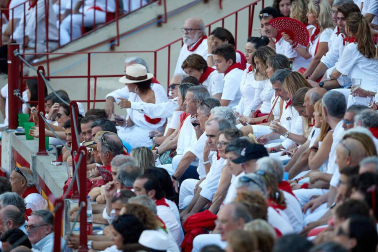 Público asistente a la Plaza de Toros de Pamplona durante la octava corrida de la Feria del Toro 2019 con la ganadería de Miura para los diestros Rafaelillo, Octavio Chacón y Juan Leal.