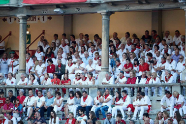 Público asistente a la Plaza de Toros de Pamplona durante la octava corrida de la Feria del Toro 2019 con la ganadería de Miura para los diestros Rafaelillo, Octavio Chacón y Juan Leal.